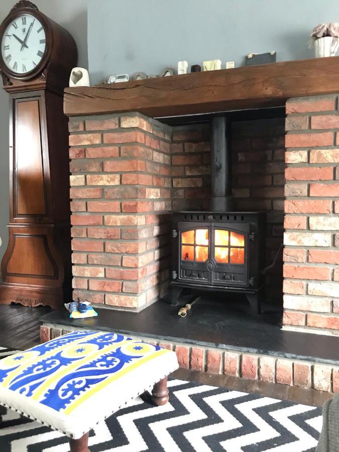 Charming 3 Bedroom House With A Warmth Character Glyn Neath Bagian luar foto