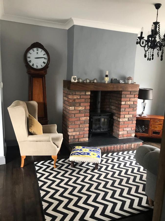Charming 3 Bedroom House With A Warmth Character Glyn Neath Bagian luar foto