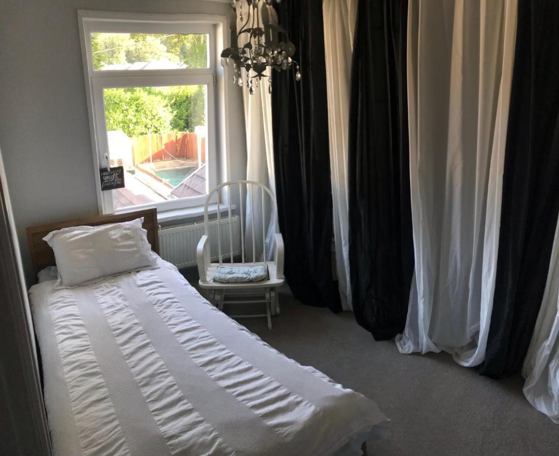 Charming 3 Bedroom House With A Warmth Character Glyn Neath Bagian luar foto