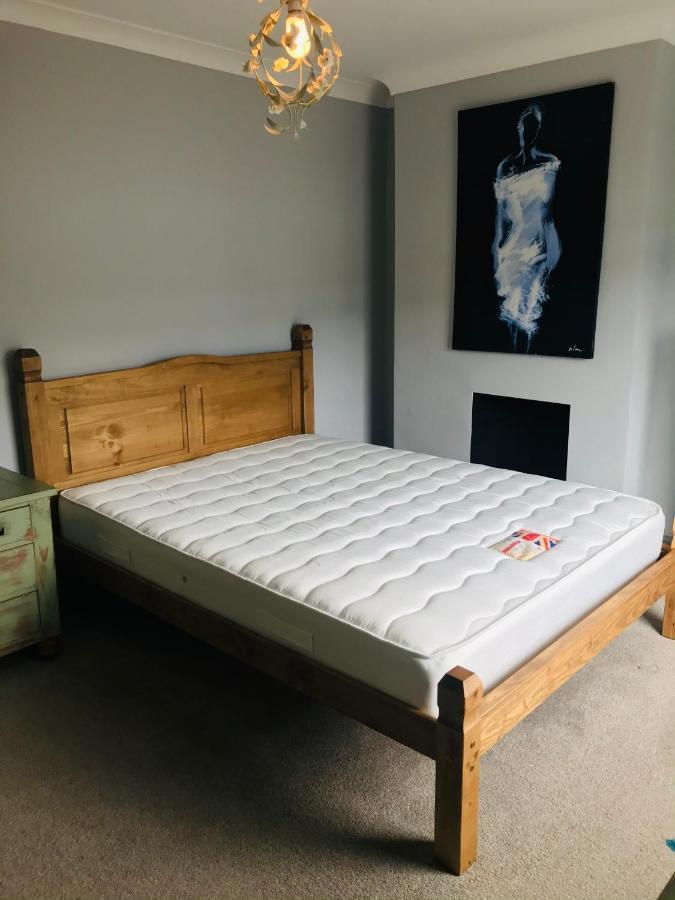 Charming 3 Bedroom House With A Warmth Character Glyn Neath Bagian luar foto